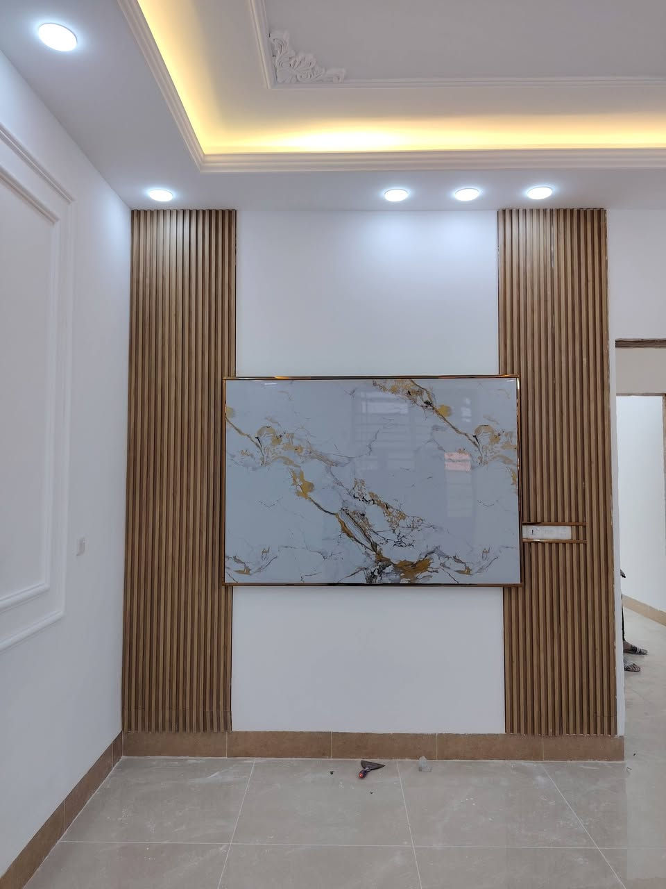 نعمل جميع انواع الديكورات الداخلية والخارجية والسقوف الثانوية العامة والاصباغ الحديثة نعمل جميع المحافظات اسعار مناسبة جدآ قطعي او متر
***********
***********
للاتصال او واتساب على الرقم
