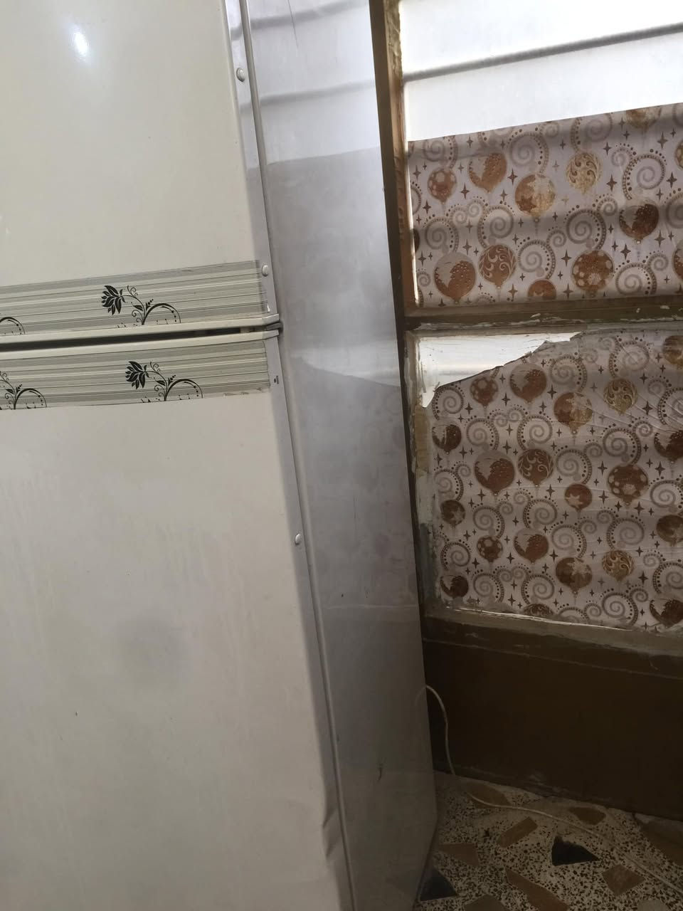 السلام عليكم للبيع 

ثلاجه أرجيلك الاصليه شغاله فول الفول ونضيفه ماطور الاصلي مال شركه ما مبدل سعر ١١٠ الف 

غساله هيتاشي اليابانيه الي مستعملها يعرف قوتها 
ما يعوزها كلشي بس المجفف ما اعرف ذا عطلان او حاشر الباقي كله شغال سعر ٧٥ الف 

سرير عدد ٢  تفصيخ بس تاخذهن وتشدهن مايعوزهن كلشي 
السعر ١٠٠ اثنينهن 

فرن ابو التفاحه  شغال كامل فقط الباب مالته واكع بس ينحطله تريشه ويكعد ويحتاج مسح عليه تراب سعره ٢٥ قفل 

شراي خاص او اتصل   ***********
