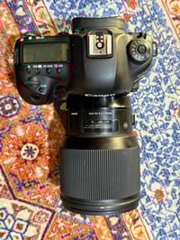 مستعجل على البيع كانون 5Div  عدسه ٨٥ ارت ١.٤  كامره غنيه عن تعريف والع...