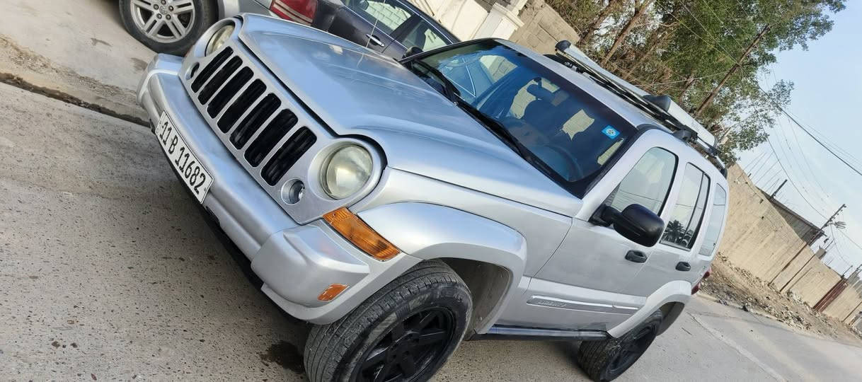 جيب ليبرتي فول مديل2007 رقم بغداد  انكليزي بسمي   مكينه وكير كله جديد فور ويل***********
حجم 6  كير اوتوماتيك  تتفئه وتبريد كله شغال صدر خلفي امامي جديد تخم تاير جديد كشنات كهرباء 
سيدي واكس فول سستم صوت 
   مانع انزلاق  
كروز سرعه ABS لايت اوتو 
    بيه صبغ 5 قطع باقي بلادي  دوخلهه كله جديده شرط وترايك ١٨٠ وين ميعجبك  رايدهه 75 وبيهه مجال مكاني بغداد المدينه الصدر 
هاذه رقمي *********** بغداد, العراق
