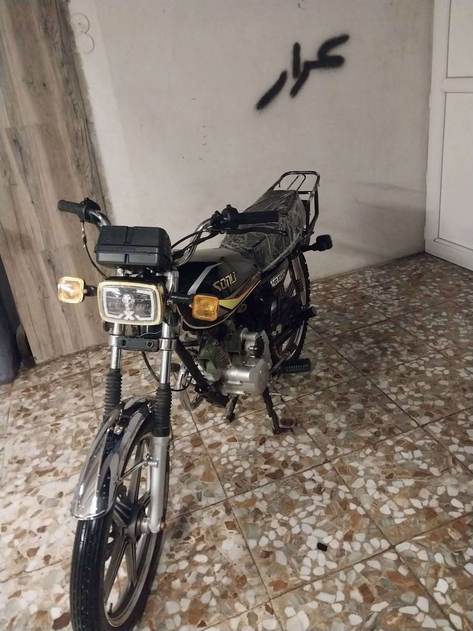 سيفان. 5كير.  مديل 20.اوراق. معمره تعمير كامل ما بيه اي نقص كهربايات كله شغل سعره 450 وبيه مجال. ***********.غير متواجد عل فيس
