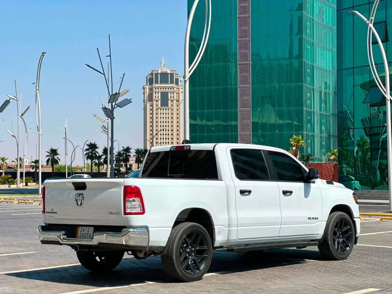 🔥 Dodge RAM 1500 موديل 2023 🔥
✅ محرك 3.6L V6 eTorque
✅ قير أوتوماتيك 8 سرعات
✅ دبل (4×4)
✅ بودي قصير – باب كبير (Crew Cab)
✅ بصمة تشغيل
✅ تشغيل عن بُعد
✅ شاشة لمس 8.4 إنش
✅ Apple CarPlay & Android Auto
✅ كاميرا خلفية
✅ مثبت سرعة
✅ حساسات خلفية
✅ جنوط ألمنيوم
✅ تحكم من المقود
✅ زجاج ومرايا كهربائية

حالة السيارة:
🔹 بدون إيرباكات
🔹 حافة بونيد
🔹 جاملغ
🔹 باب واحد صبغ

💰 السعر: 280 ورقة وبيه مجال للمشتري الجاد.

📞 *********** (واتساب موجود)
