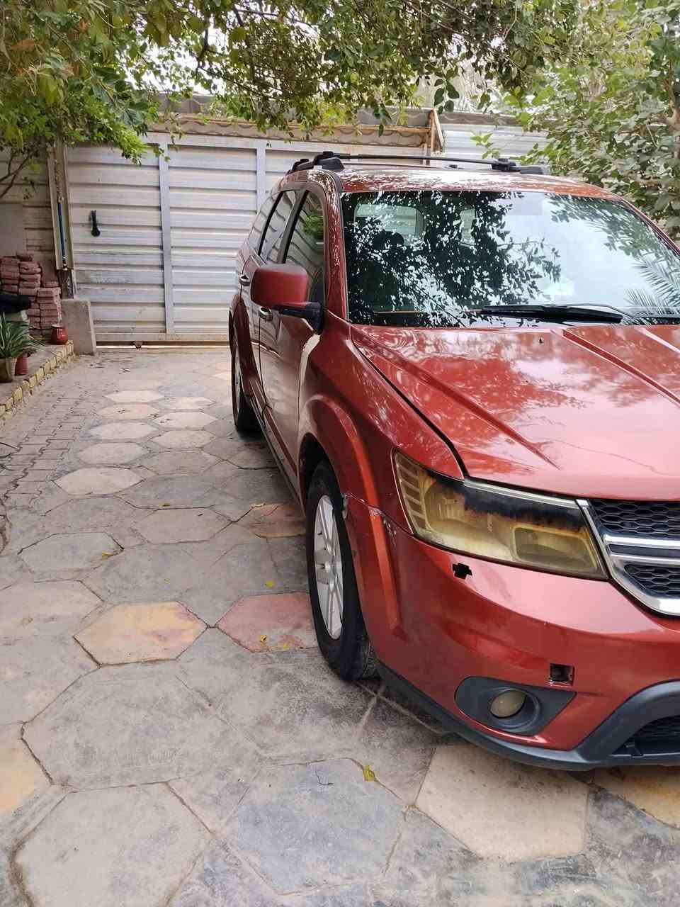 السلام عليكم
دوج جورني مديل 2012 رقم بغداد راعيها بالبصره شرط التحويل مصبوغ حزام خمسه راكب تبريد قطعه واحده محرك أربعه اسلندر تمام كير تمام تبديل أربعه ابواب بأمريكا للمراسلة على الرقم *********** السعر 85 
مكان السياره بصره هارثه
