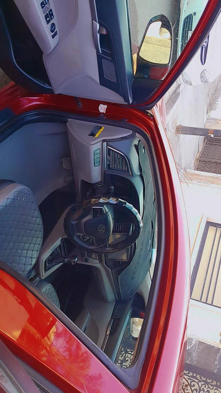 السلام عليكم
النترا وارد امريكا 2017 
محرك وكير خير من الله
الصدر جديد وتايرات كذلك 
بطارية جديدة
الارضية جلد 

وباقي المواصفات معروفة
 
السيارة ليبل واحد حلوة الضرر الصندوق يم الرقم ققط صبغ  موضح بالصور .. 

السعر مال بيع  115  
العنوان بغداد/ الغزالية 
 ***********
