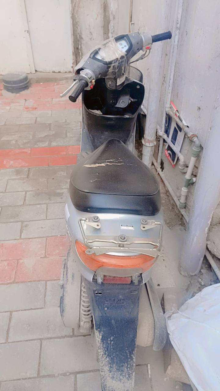 دراجة للبيع عصفوريه نضيفه مامفتوحه بيها بس كفر الايت ولاشاره مكسور السعر 600 او بيها مجال مكان طويريج ***********
