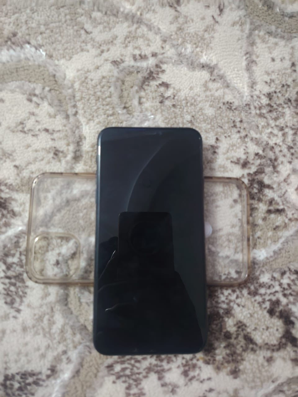 ايفون ١١برو ماكس ذاكره ٦٤ بطاريه ٧٥ بلاد جهاز مكفول بس شاشه مبدله اصليه ٣خيارات السعر ٢٣٥وبي مجال قليل ***********
