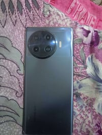 تكنو سبارك 20 برو بلاس • ٢٥٦ • شاشة منحنيه