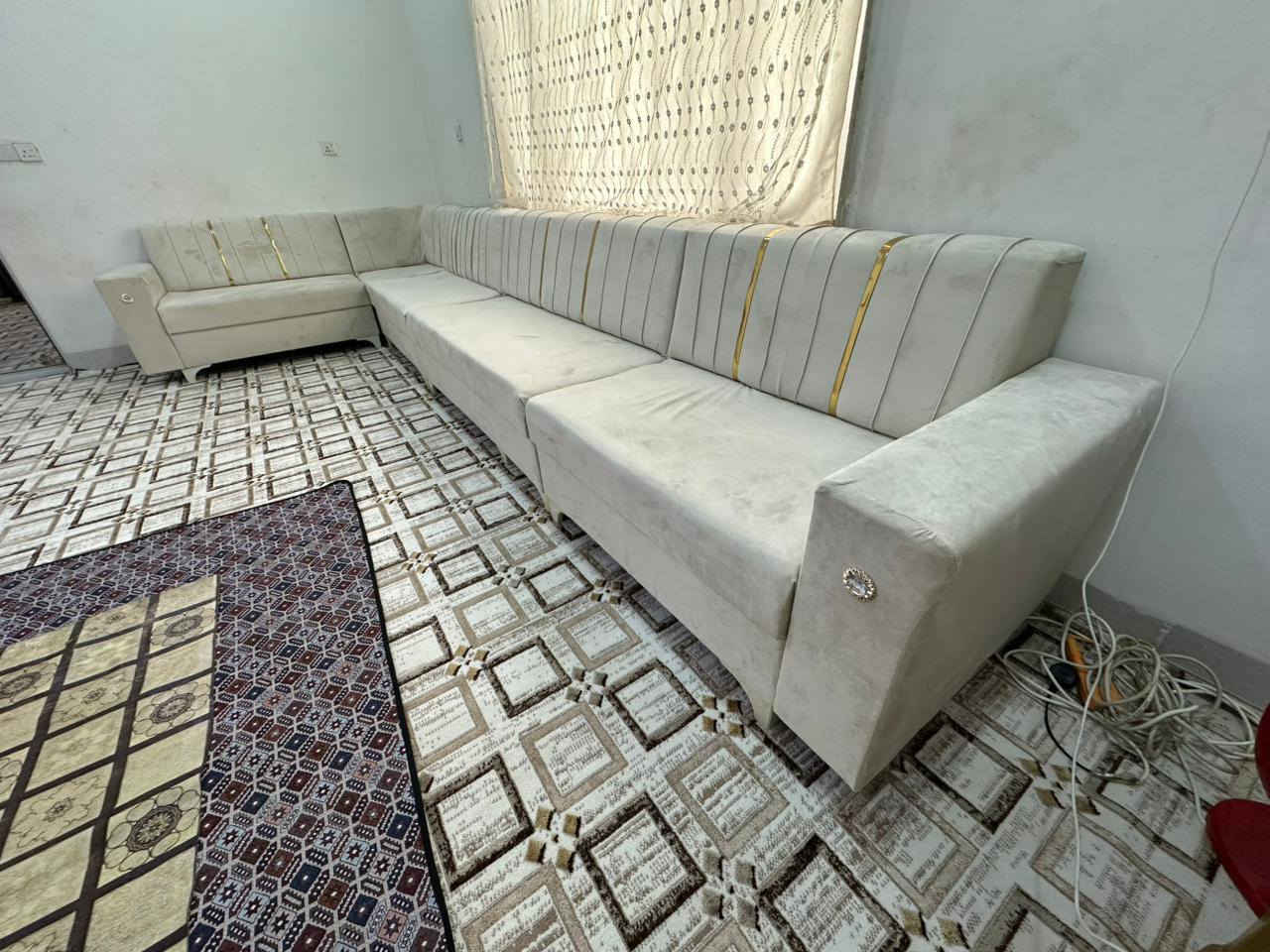 ديوان نضيف بدون عيب سعر 190الف مكان اربيل مامزاوه ***********بي واتساب يوجد توصيل داخل اربيل وموصل
