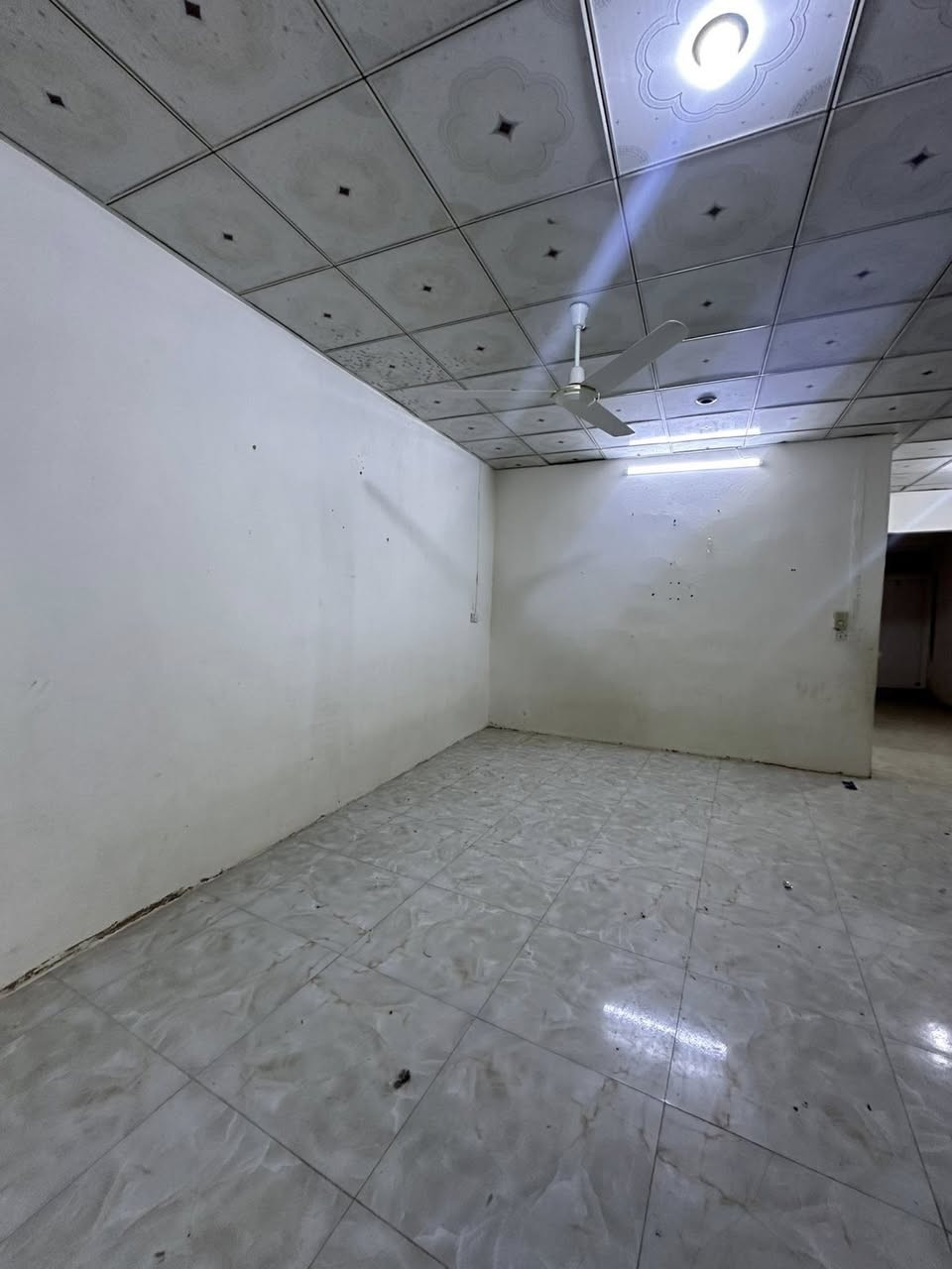 بيت للايجار  150  الف ب يوسف بك خلف الحسينيه 
البيت عنده واجهتين الاول من عل شارع والثانيه من فرع تبليط 
ومساحته 150 متر 
للتواصل ***********

