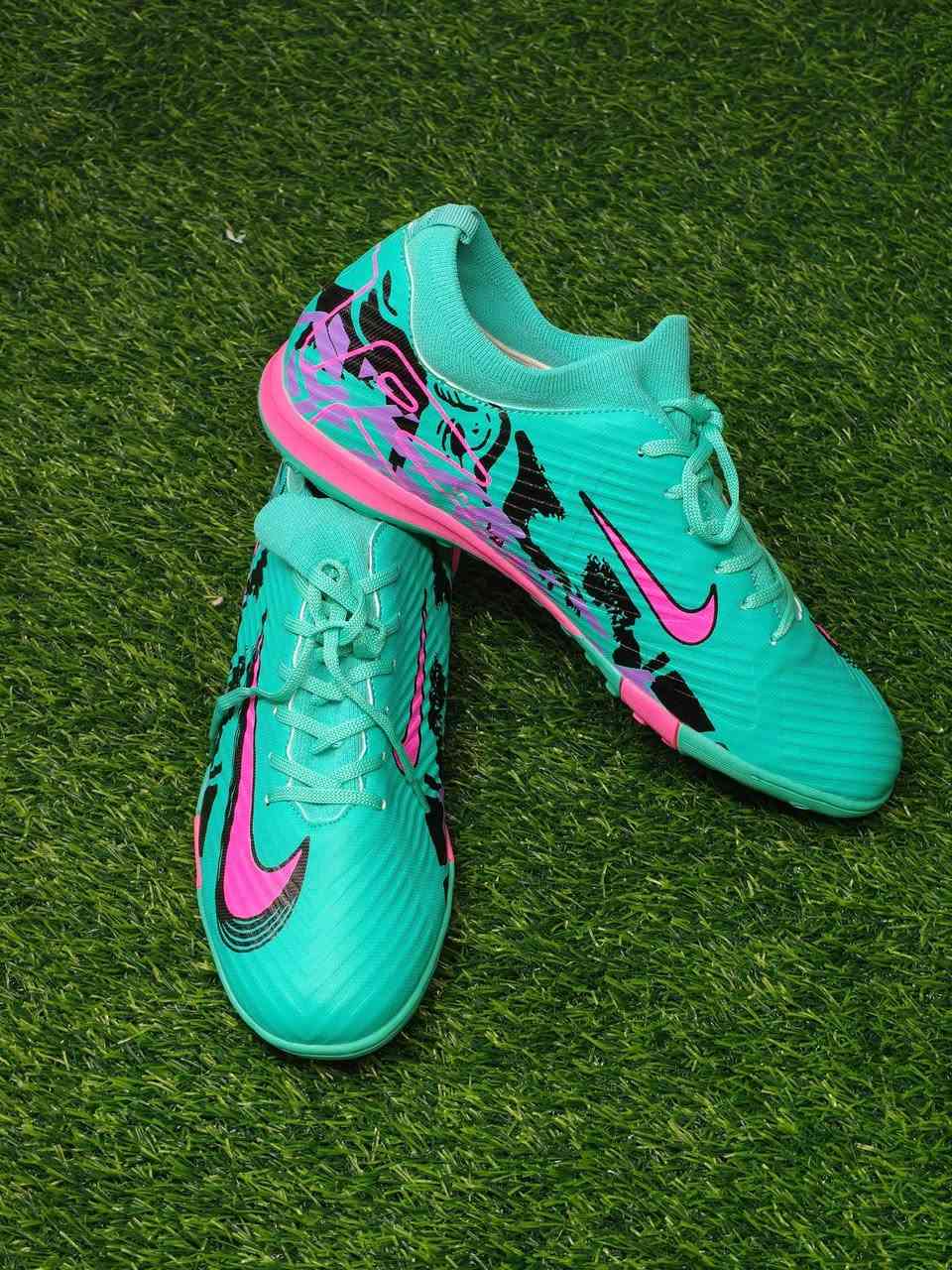 ستد اديداس بريدتور (شتيكن)
قياس 43 وثلث 
صناعة اندنوسي
السعر 30 الف

ترتان نايك اير زون 
قياس 44 
صناعة فيتنامي 
السعر 30 الف 

للتواصل خاص او عالرقم ***********
