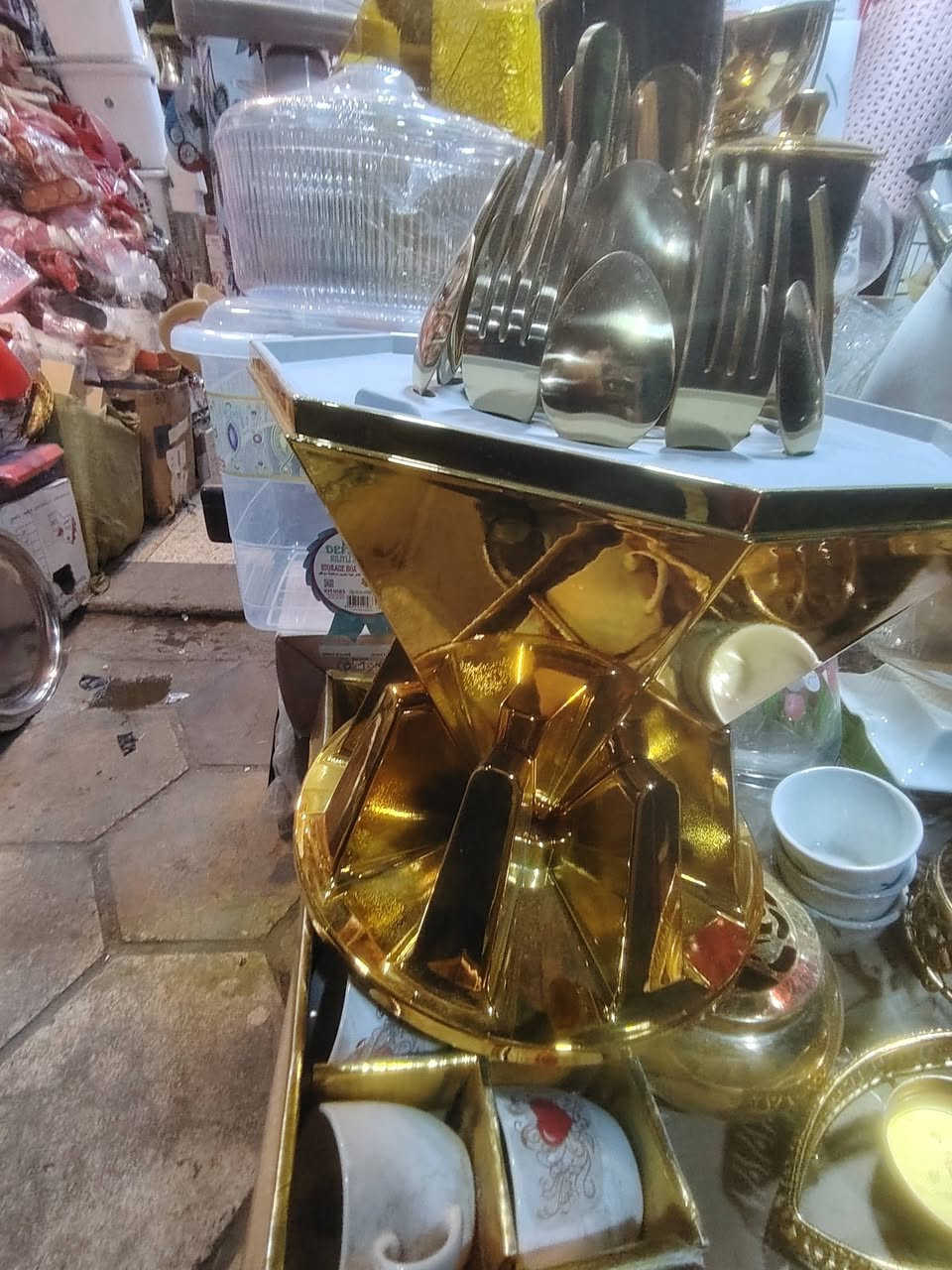 عرض خاص حماله مع خواشيك حجم كبير 24قطعه اصليه مذهبه سعر 15000جمله فقط وتساب ***********يوجد توصيل مجاني
