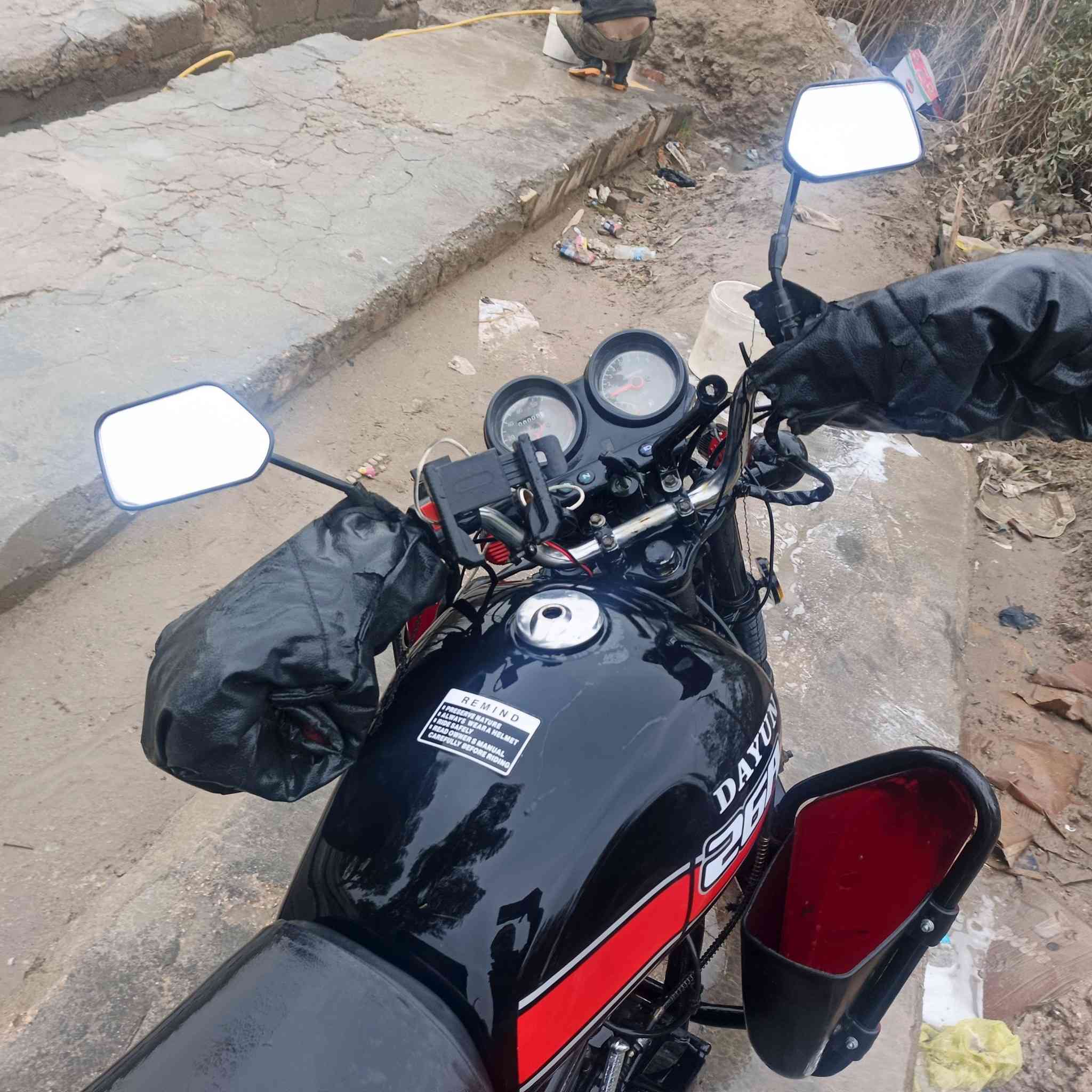 سلام عليكم
دايون نفخ.                          موديل 2021
تعمير كله جديد.               كلك ومكفوله اني اكفلها
محرك تجفيت وكاله كله وكاله بحيث تشغل دراجه متسمع صوت لمحرك مشتغل لو طافي ونشاطه وخير من الله ومابيها نقص نهائيا دراجه كامله مكمله لكهربائيات كلها كامله
دراجه بيع ب 800 واذا مراوس ب دايون وانطي فرق حتلو هم كلك بس موديل احدث 
*********** بابل حصوه او مسيب او سكندريه
