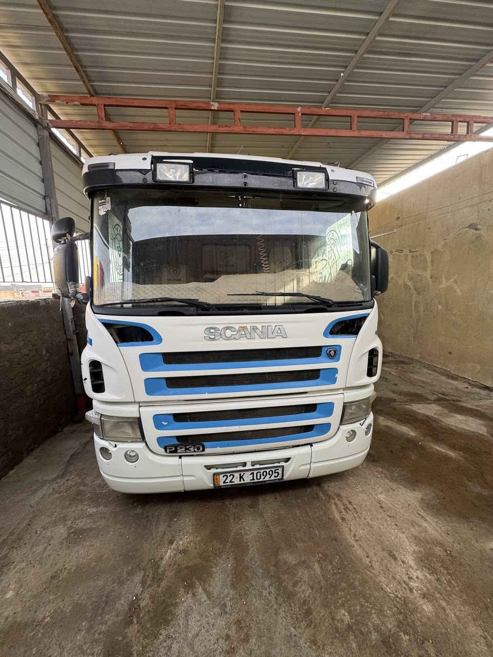 سلام عليكم سيارة للبيع
سيارة سكانيا موديل ٢٠٠٦تخم تاير جديد صدر جديد كير ومحرك واكسل ابشرط كير 4 في 4 تانكي ١٧الف لتر بيها حصة كاز دبل ماطور ٥٥ سيارة 5 بستم الشراي يتصل *********** واتساب موجود
