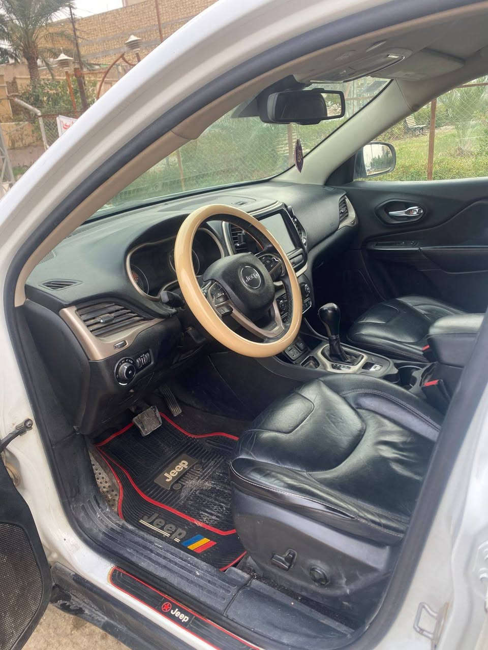 سلام عليكم للبيع او المراوس
جيب بزون موديل2016 وارد امريكي حادثهه سونار موضح بلصور  رقم ذي قار تحويل مباشر 
مواصفات سياره فول عده البنراما 
بصمه 
بصمه تشغيل 
تشغيل عن بعد 
كشنات جلد 
كشن كهربائيه
شاشه كبيره 
كامره دواره بدقه °360
سايد بريك دكمه 
نضام ABSمانع انزلاق 
تحكم استيرن جهتين  
تبريد قطعتين امامي وخلفي 
كشنات حضن 
سستم صوت متكامل 
مثبت سرعه 
تدفئه+تبريد بالكشنات 
لايت زنون 
سياره احلى من صور بهواي 
حجم المحرك 2400 (4) سلندر 

وبعد بيها مواصفات غير مذكوره 
سياره تنقص ماي  بس 

مــكــان-ســياره-الــنــاصــرية  
الــسعــر:127 وبيها مجال 
الاستفسار اكثر 
***********
