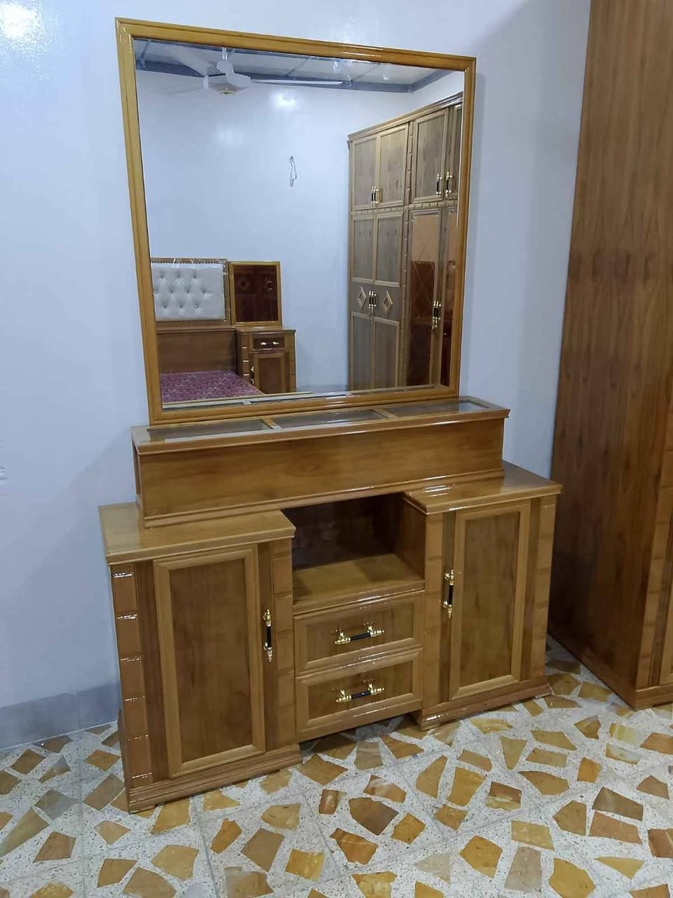 العنوان موصل جانب الايمن شارع بغداد مقابل مطعم العزايم مدخل حي الاابارمعرض اثاث الانوار *********** واتساب موصل, نينوى

