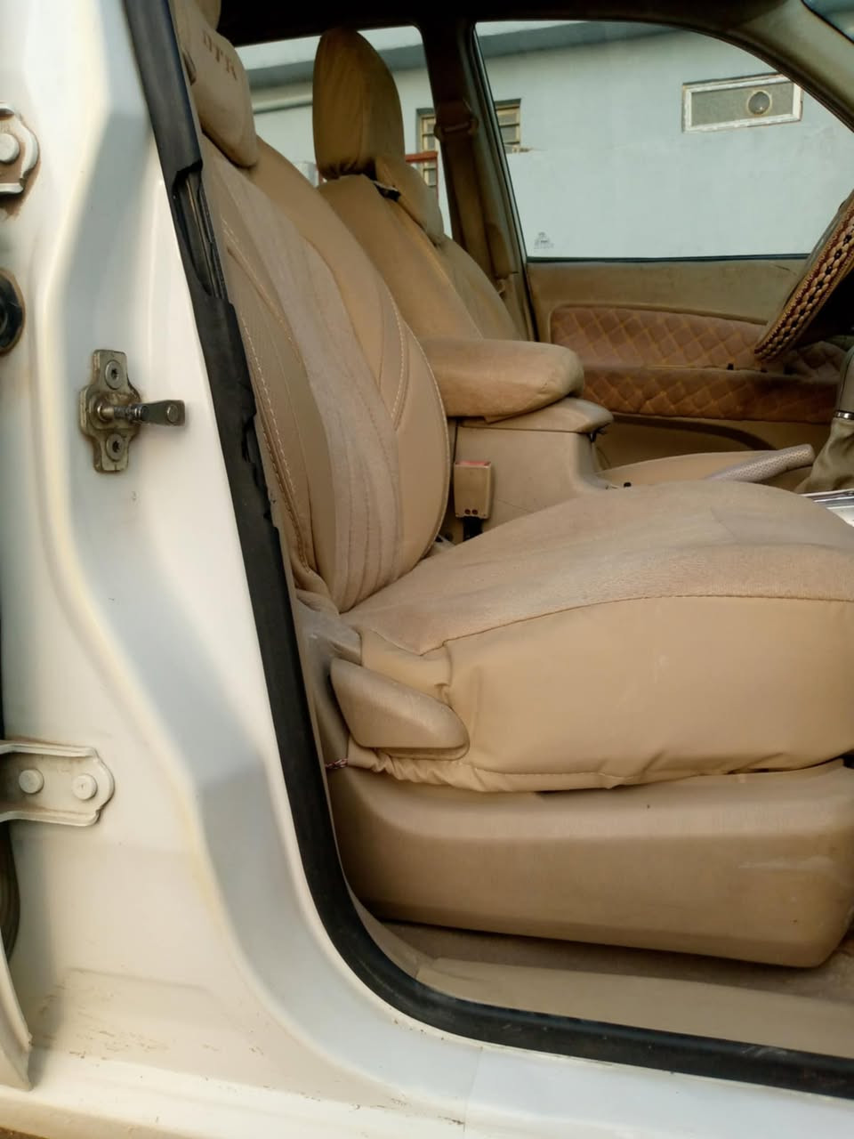 السلام عليكم..
للبيع تيكو موديل 2012.
رقم واسط باسمي  كير محرك تايرات باتري جاهزه من كل شي العنوان الحله الشوملي السعر 50بيه مجال 
***********
