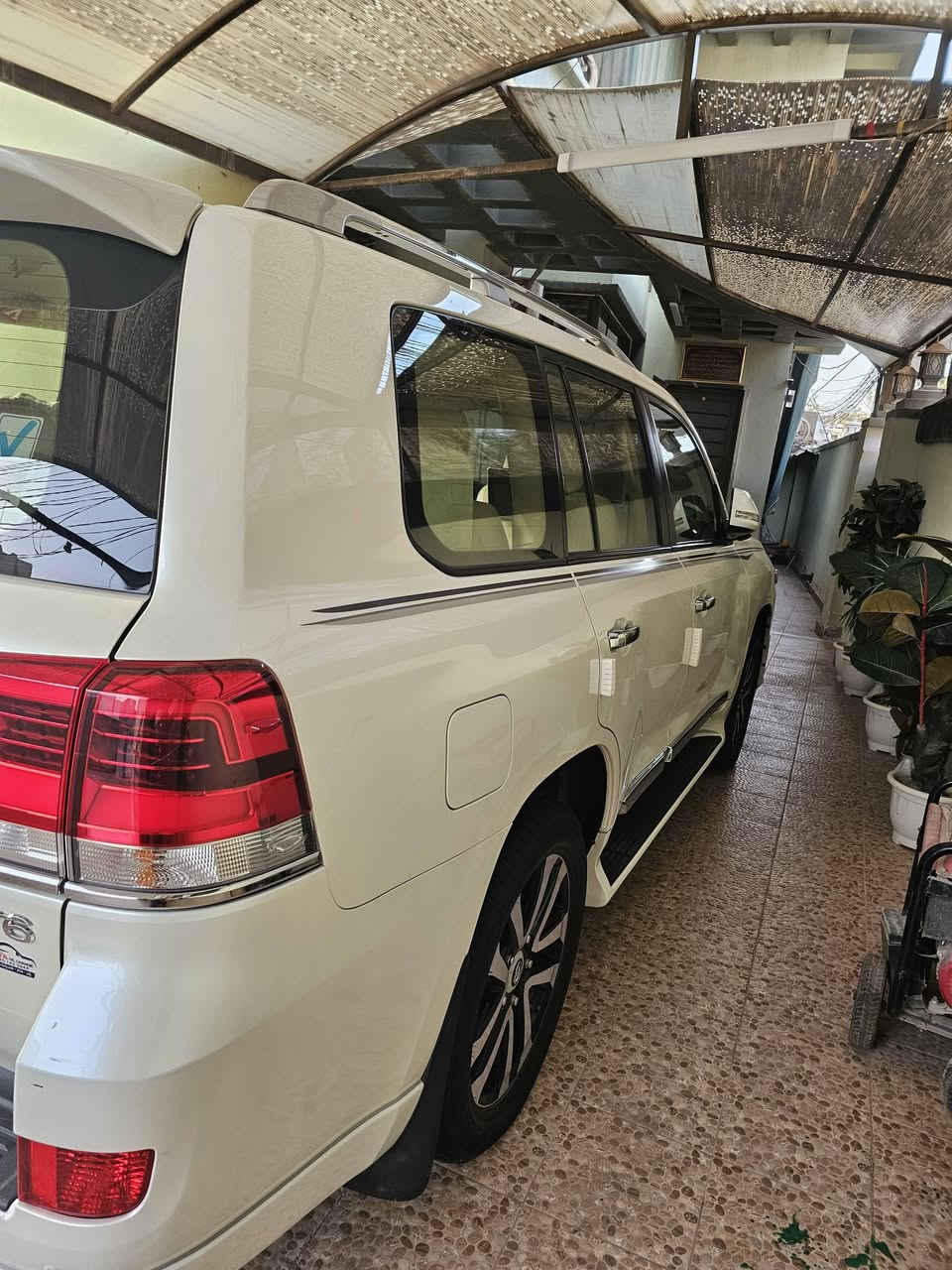 لاندكروز ساز موديل 2019 GXR
V6/4000
كفاله عامه من الصبغ والتبديل والبارد ما عدا مكانين بارد 
مواصفات ساز معروفه 
شاشات تحكمات بلاد جهتين تحكمات 
ماشيه 82الف حقيقي 
للتواصل والاستفسار_***********
                            _***********
مكاني ديالى بعقوبه 
السعر 53 الف وبيها مجال بسيط
