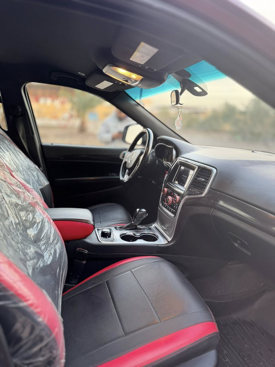 السلام عليكم
السيارة جديدة كلش وبالعافية على الياخذها

 JEEP GRAND CHEROKEE 2018

عدد المسافات (٨٩) الف ميل  

جيب فئة:    لاريدو

موديل:     ٢٠١٨

مكينة:     V6 3.6

وارد امريكي  (قطعه وحده * البنيد * بدون اي دواخل شاصي بدنه لغود كله مكفول ).  🙋‍♂️ ضربه مو قويه  ✅

المواصفــات// نص فول 

العنوان بغداد  - تقاطع النهروان - المجمع السكني النفطي   السياره باسمي - تحويل مباشر 

السعر: علق يجيك السعر على الخاص 

للاستفسار: ***********

اتصال او واتساب
