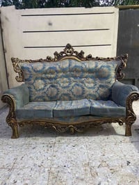 تخم ملكي للبيع جديد يرادله بس غسله. لسعر 250 وبي مجال 07758428487 بغدا...