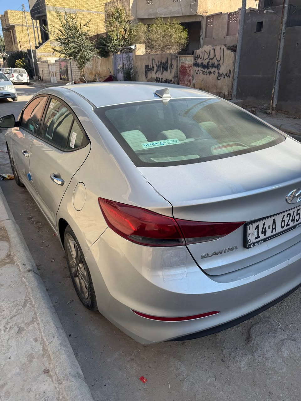 السلام عليكم 
سيارة النترا موديل 2017 
وارد امريكي شبه مكفول 
3 انظمة حركة سير ايكو و سبورت و عادي
لايت زنون شمسي 
ويل كب كروم 
تايرات جدد 
كل على وضع الشركة 
السعر 122 ورقة ورقم بصرة مشروع وطني 
للاستفسار *********** ناصرية, ذي قار
