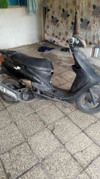 عصفوريه للبيع فحل مكان ابودتشير السعر 125 بيها مجال
***********
