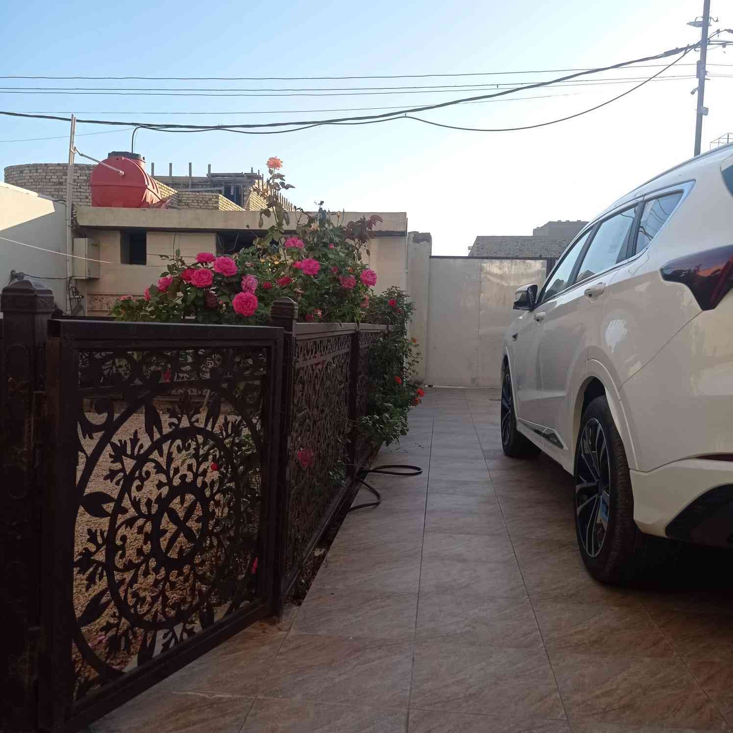 الساده ابو خطه حي النصر بيت 200 م واجهة 8/500 نزال 27/500 + قطعه 200 م  نفس الوجهه والنزال / السعر 200 مليون /قابل للتفاوض/ ***********
