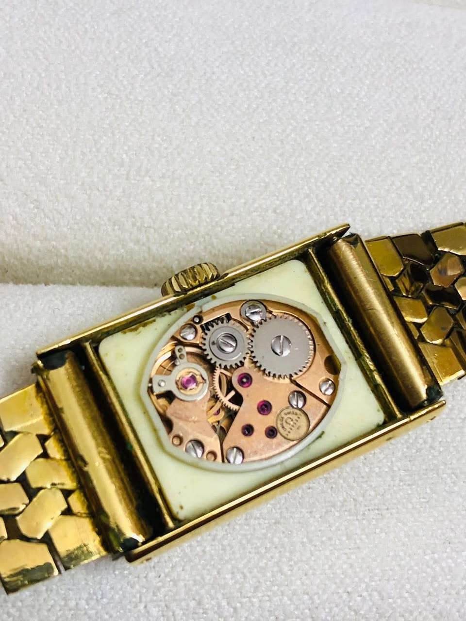 ساعه اوميكا ديفل ( OMEGA) نسائي 
سويسري اصلي انتاج الستينات 
نصب - تكويك 
تغليف ذهب بالكامل نوادر 
للاتصال ***********
