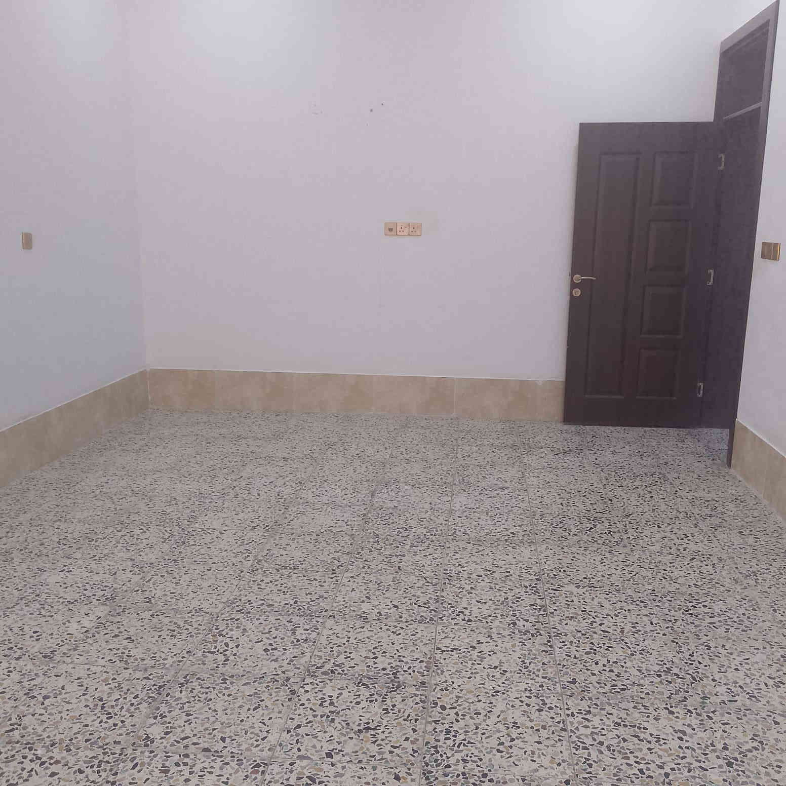 السلام عليكم  بيت اللايجار  العنوان  بدايه الصوفيه قرب من فندق الرمادي
استقبال غرف عداد 2  وصاله ومطبخ وحمام داخلي وخارجي  تصوير البيت موجود
💬للأستفسار مراجعه السعر 500بي مجال
       مكتب مصطفئ العلواني للعقارات 
    ***********   📲
🌐الرمادي الشركه مجاور اعداديه فلسطين
