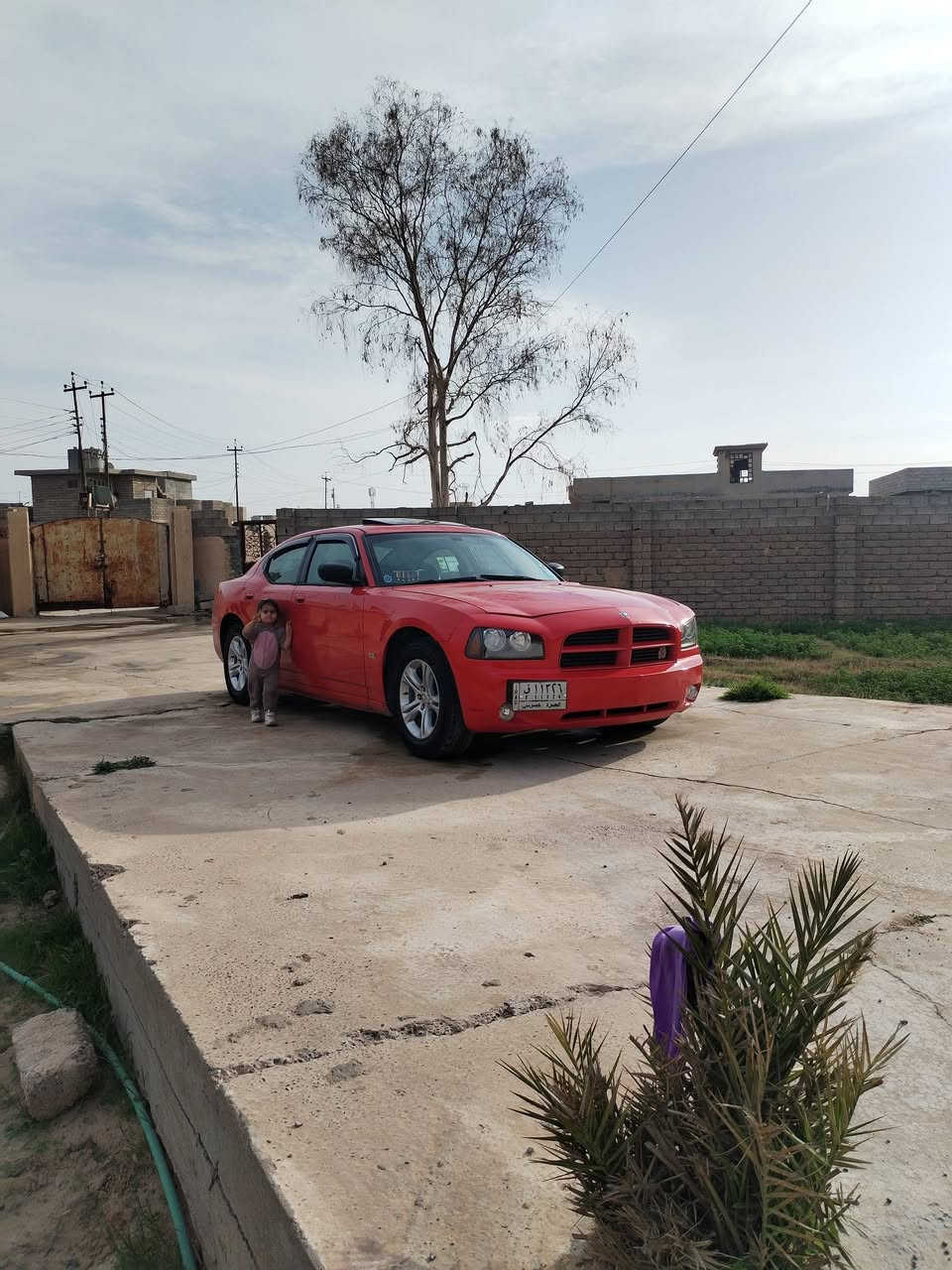 سلام عليكم من رخصة الادمن جارجر ٢٠٠٩ جاهزه مابيه اي نقص السياره نضيفه مامتعوبه فقط بيهه باب خلف السائق أثر شخوط مثل ماموضح بالصوره  الهالات مصلحات ومصبوغات، الباب مصلح أثر شخوط السيارة مشروع وطني باسمنه تحويل وين ماجان ب ١١٥ رقم بصره تحويل ثاني يوم، و رجاءً المايعجبه المنشور خلي يعبره كلشي اكو بالسوك، رقمي تلفوني متواجد ع الفيس والماسنجر و الواتس اب، ***********
