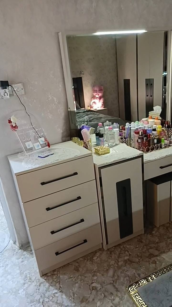 للبيع غرفة تركي ١٠ قطع نظافتها 90٪ اخذتها بمليون و350 اريدها بـ750
 ***********
