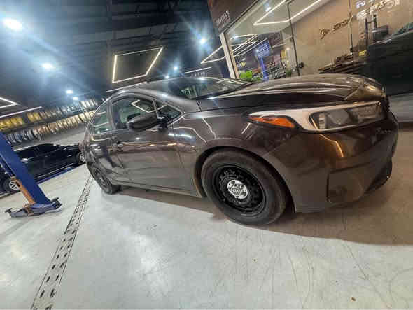 السلام عليكم بيع مستعجل 
فورتي  2017 مكينه  2000 دوش 
 مكينه وكير تبريد  وصدر تخم تاير باتري كله مكفول 
ماشيه 100 حادث امريكا جانبي صفحه السكن بيها تصليح بلدوسه 
وبلعراق بيها قطعتين 
بجم كبس لاشواصي ولا لغود ولاقمارة  
السيارة بدون برغي نقص
هزة ورقم جديد تحويل ثاني يوم 
بمكاني بغداد 
السعر 112 وبيها مجال بسيط 
*********** 
*********** بغداد
