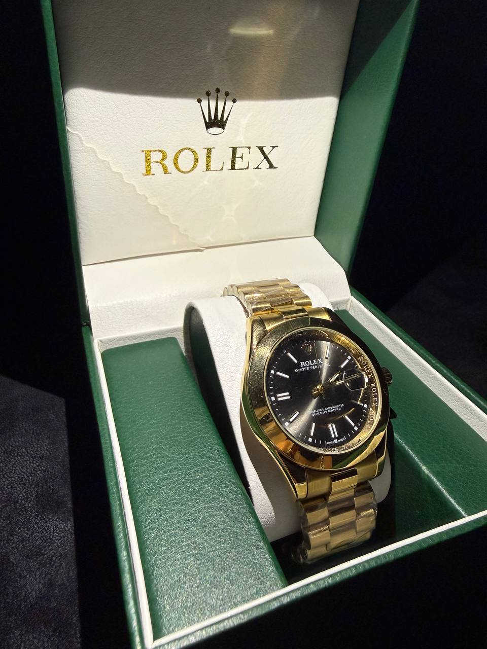 ROLEX OYSTER PERPETUAL ⌚️

1 _ سير ستانلس ستيل اصلي 
2 _ المينا سوداء 
3 _ مقاومه للخدش
4 _ توقيت يومي 
5 _ مقاومه للماء 
6 _ تأتي مع العلبه و الكيس نفس العلامه التجاريه 

للحجز او الاستفسار ***********
متوفر توصيل لجميع محافظات العراق .
