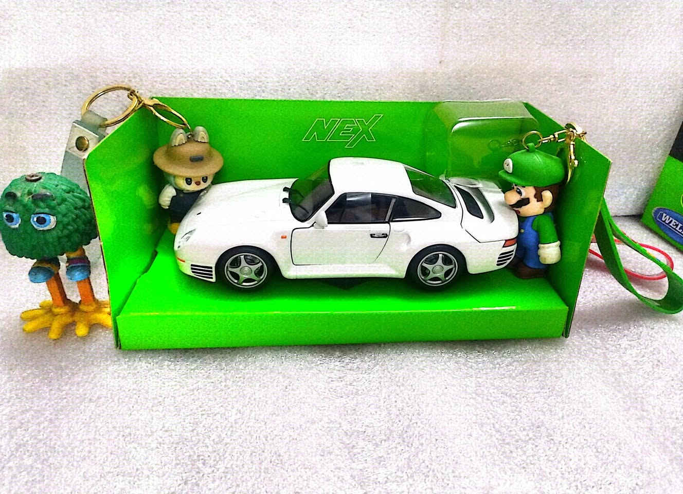 Porsche lover's
Porsche 959
Scale 1/24
Original special edition 
فتح ابواب وكبوت وتحكم بالطارة يمين وشمال ومعدن اصلي


**إذا كنت صاحب هذا الإعلان وتريد حذفه لأي سبب، رجاءا أرسل رسالة إلى الدعم الفني**