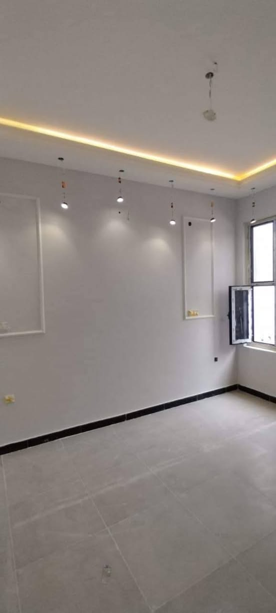 أشتغل صباغ بيوت تصليح بياض صبغ معالج رطوبه صبغ وجهات بنايات عاليه تغليف وراق جدران طلس ستان شغل مرتب ونضيف من بغداد ***********
