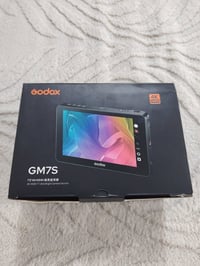 شاشة Godox 4K  استخدام قليل جديده بعدها ، السعر 250 الف 07717410900