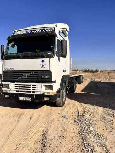 سلام عليكم فالفو دكتوره للبيع موديل 2000 سنويه بسمي 2028تنتهي محرك 460 بي بخار حصه كركوك تخم تاير راس وعربانه سعر 165 ***********
