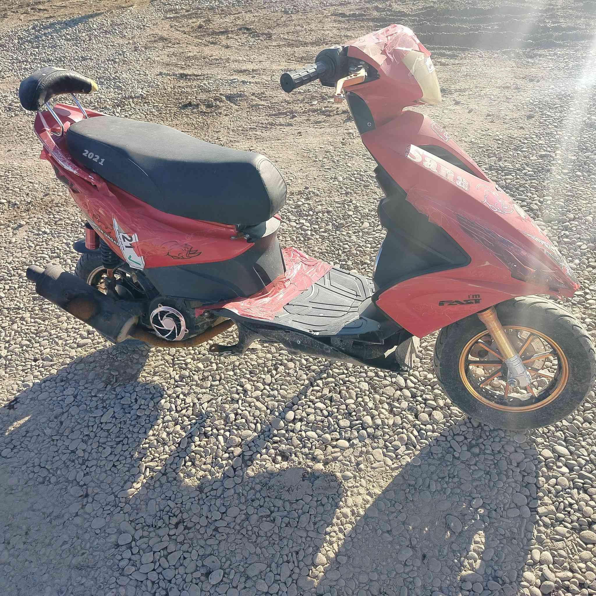 ماطور ماكس للبيع محرك نضيف ما مفتوح مسجل شغال دراجه فقط باتريها شويه تعبان و سكليتر قطع بس سيم و الكفره مالها الوره شويه تعبان  سعرها 200 شراي ادخل خاص او اتصل ع رقم ***********
مكاني كركوك قضاء الحويجه 🤍
