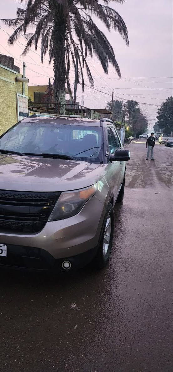 السلام عليكم فورد اكسبلور بوليسي موديل  2014  لون ذهبي  محرك 6 سلندر 3700السياره مكفوله ما عدا قبق الجنطه بي صبغ والجاملغ الخلفي بي بارد السياره كما موضح في السونار نضيفه من الداخل والخارج والكشنات جلد  7 اراكب مكاني بغداد حي اور الاتصال على الرقم 
السعر 115وبيه مجال   ***********
