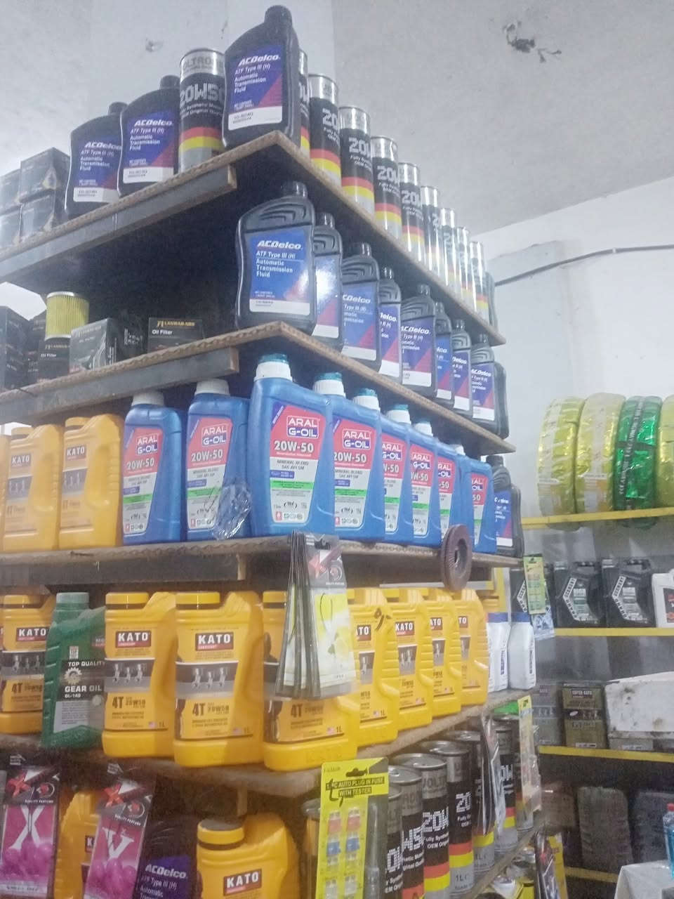 #تم بعون •اللّـہ̣̥ توفرت في خدمات  #خدمات #الامير كافة انواع الزيوت وكافة الاطارات مع بلنص الكتروني لكافه السيارات
العنوان بغداد طريق سياحي مقابيل محطه الوقود الخنساء

***********هـ
