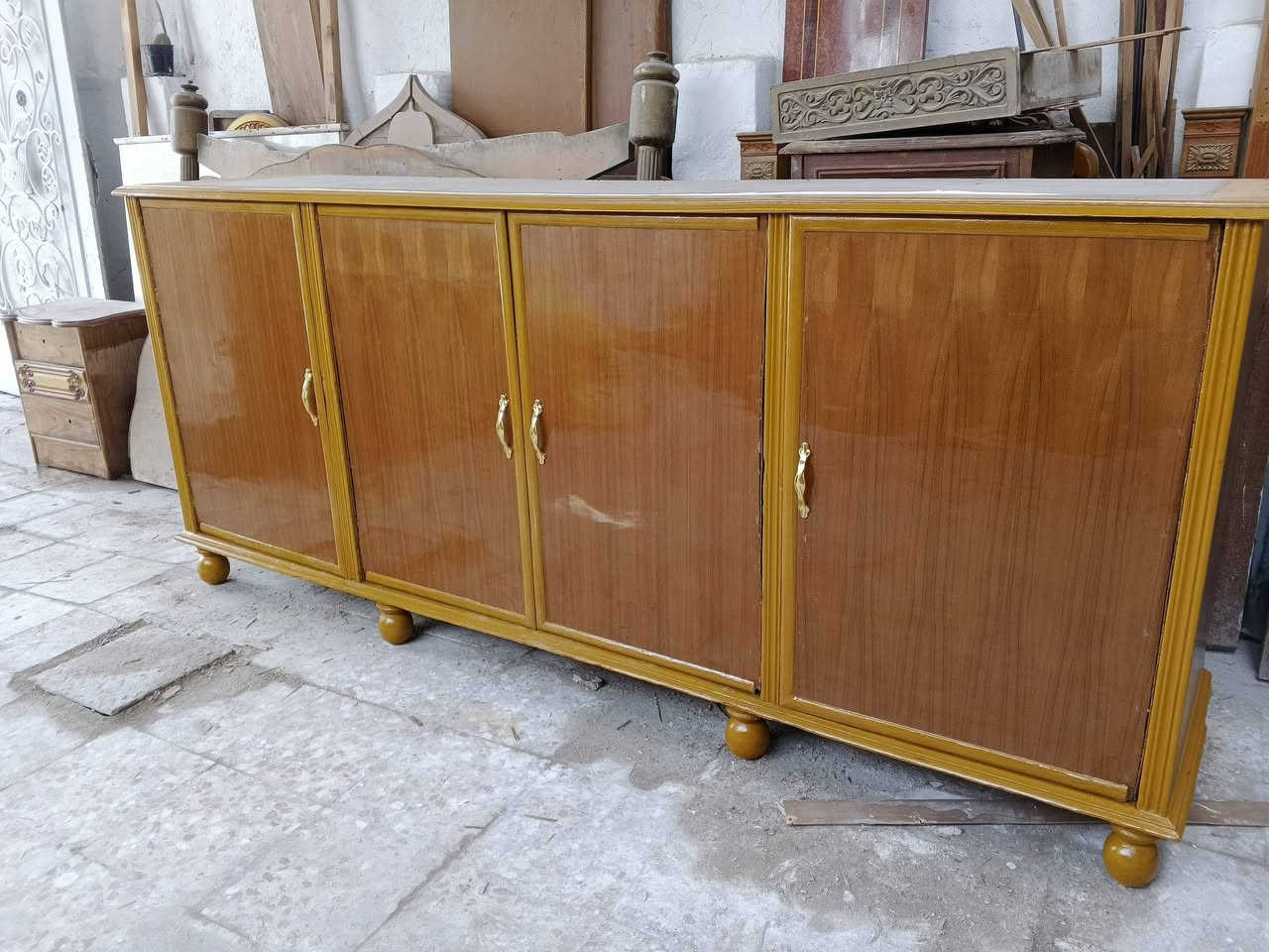 تجديد كافه مستعمل غرف بيبان كناتير بوفيات جميع اثاث بيت خشب. ملاحضه نشتغل جديد مستعمل مكانه نجف حي مكرمه قرب مركز وفاء تواصل خاص او على رقم ***********
