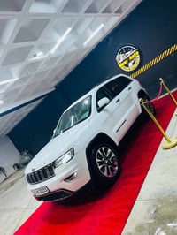 جيب جراند شيروكي ليميتد 2018، وسائد جلدية، وسائد باردة وساخنة، خمسة أو...