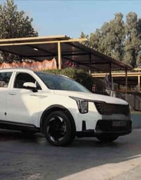 كيا سورنتو ٢٠٢٤ خليجي ماي ١٥الف كيلو  سورنتو مودل ٢٠٢٤  خليجي ومال suv...