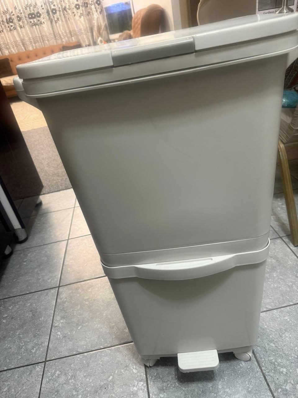 السلام عليكم 
سله نفايات نضيفه وجديده مثل ماموضح بل صور سعرها ٢٥ 
مكاني بسمايه


**إذا كنت صاحب هذا الإعلان وتريد حذفه لأي سبب، رجاءا أرسل رسالة إلى الدعم الفني**