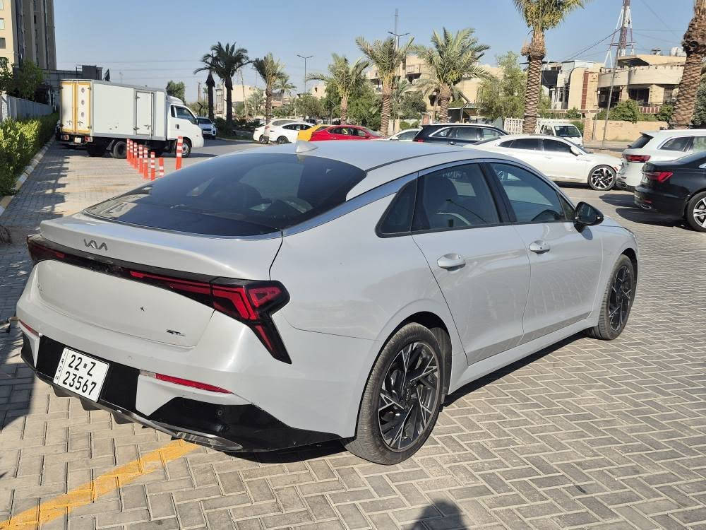 السلام عليكم 
كيا K5  2025
مكينة 2500 المرغوب
مواصفات Gt line الشكل الجديد 
لون سمنتي 
فول عده الفتحة 
بصمة ابواب وصندوق 
تشغيل عن بعد 
كشنات جلد 
كشن كهرباء 
تدفئة كشنات 
فول رادارات 
شحن لاسلكي
مرقمة وجاهزة سنوية بأسمي تحويل 
ضرر سطحي خفيف بدون دواخل 
السيارة بيها بنيد صبغ ونص قبق جنطة 
شرط راديترات وغاز تبريد ومي شركة 
لغد براكيت شاصي مكفول
ايرباكاتها سليمة 
السعر 205 وبيها مجال 
*********** 
*********** بغداد, العراق
