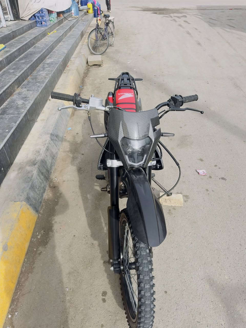 سلام عليكم 
قفاز CRX موديل 2024 الدراجة كفالة عامة شوفت عينك 
الكفرات كاربون فايبر 
الدراجة شلعة ومعدل خير من الله 
للرقم ***********
العنوان ديالى بعقوبة
