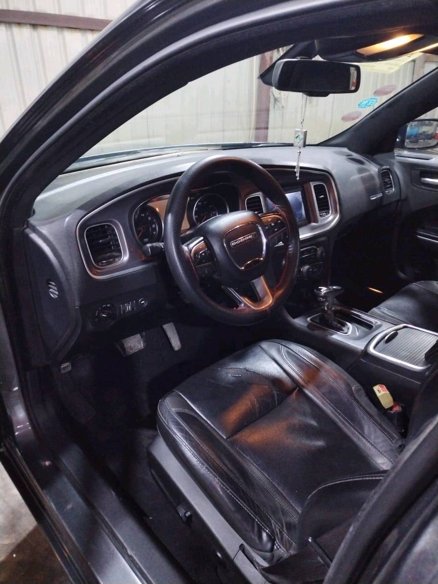 شارجر 2019 اصل sxt فول مواصفات فتحه سقف وبصمة ومكينة 3,6 رقمها اربيل شمالية راعيها موجود بلبصرة ابو السنوية تريد وكالة تريد تداور سيارة بيها قطعتين تبديل إضافة إلى صبغ اثر خدوش حدادية جديدة توني مبدلها ملاحضه السيارة بيها بخار خفيف اول ما تشتغل وراها يروح  سألت عليها كالو كاسكيت شكد تصليحها يصير يطيح من سعرها سيارة فول مواصفات تجي تشوفها وتدلل مستعجل علبيع كلش 