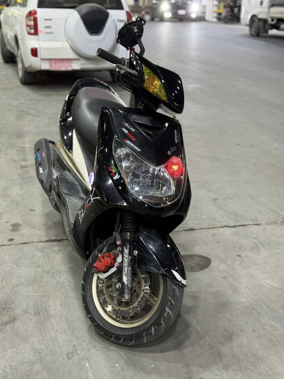 السلام عليكم سكنس فحل كولد طلاعات نوزل مكفوله من البرغي ترايك للناصرية 🤍.
شلعه ومعدل كلش قوي بيها رون شكاكي مكفوله من كلشي مابيها نقص برغي معدلها 120 يقفل 
بيها زنون قوي  ولدات خلفيه قويات بيها قبق فلاوين  وبيها ستاند رياضي بس شغله وحده بيها الكفرات بيهم شخوط بسيطات فقط للبيع او مراوس بيع قفل (900)ومكاني الشعب 
***********
