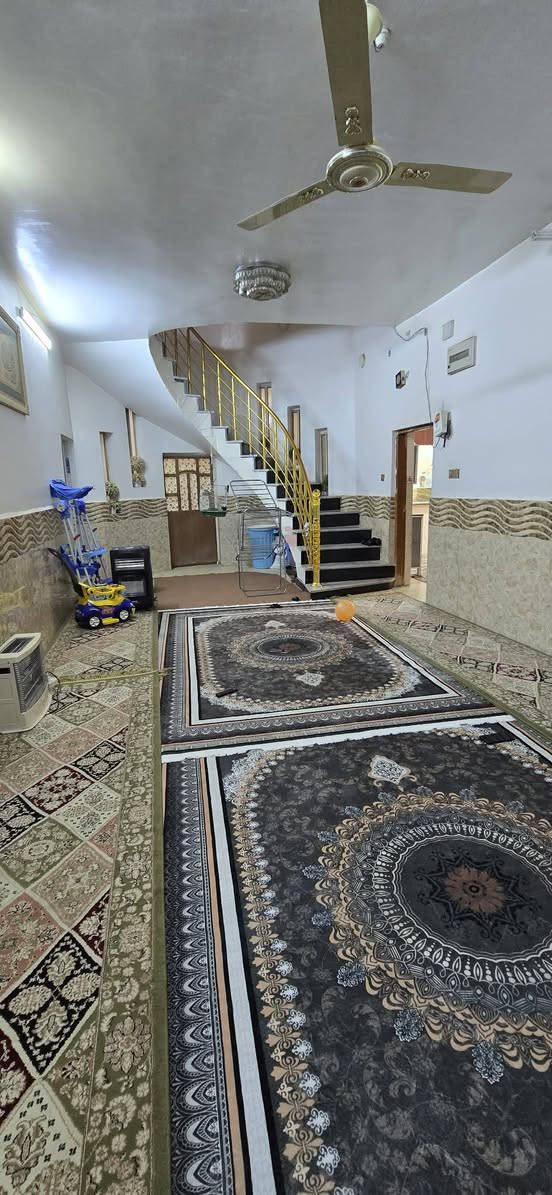 السلام عليكم
دار للبيع في الجمعية مقابل جامع أهل البيت
المساحة 253 متر الواجهة 13 متر على شارع عرضه
20 متر يتكون من طابقين
الطابق الاول
استقبال7×4
مطبخ حار وبارد
صاله7×4
غرفتين نوم 5*4
مجمع صحيات
منور وممر
الطابق الثاني
غرفتين نوم
وصالة
وصحيات داخل احد الغرف
الطابق الاول مسلح والثاني عكاده
*********** واتساب و ماسنجر
