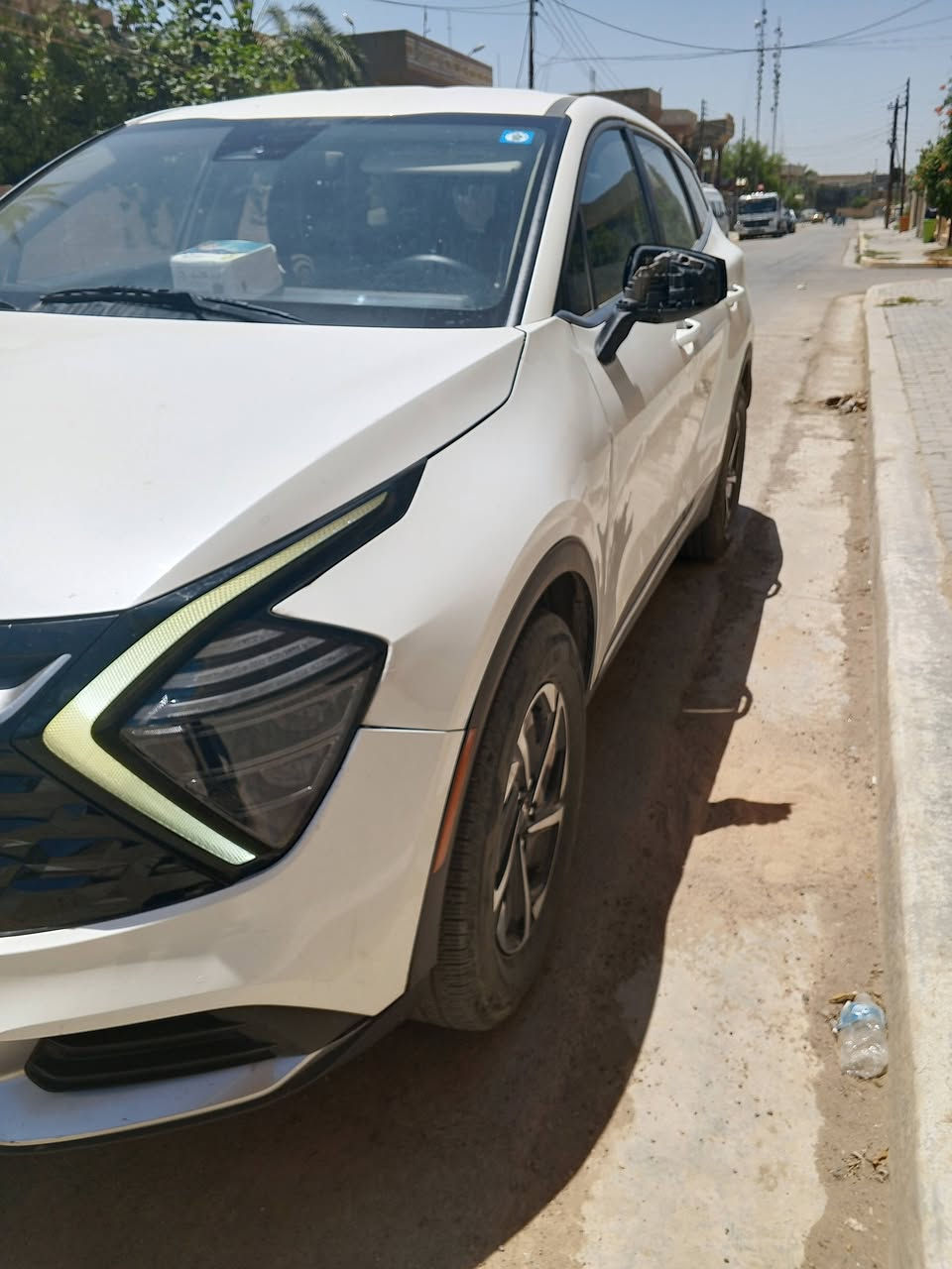 السلام عليكم 👋🏻 كيا سبورتج 🚗 هايبرد موديل ٢٠٢٣ وارد امريكي اللون ابيض حادثها بنيد وجاملغ ايمن مبدلات بالبلادي بدون صبغ وتصليح باللغد بسيط ومصبوغ الباب الصدر الايمن وبيها بارد خفيف على سياره مبين بالصور بدون صبغ وبيها سونار السياره ليبل واحد ماعدا الجاملغ وبنيد ومابيها أي ايرباك طاك كلها سستم كامل محرك وكير كله جديد مالت شركه ماشيه 18000 الف قابل للزياده  بعدها زيرو مواصفات نص فول LX رقمها بغداد انكليزي بأسمي هزه جديده سنويه ل ٣٠ تحويل مباشر   السياره للبيع ✅ بسعر  165  وبيها مجال بسيط حك الجيه ✅ رجاءا الي يريد يستفسر أكثر يتصل وان شاء الله خير مكاني بغداد - الهاتف / ***********    *********** ابو حسام

