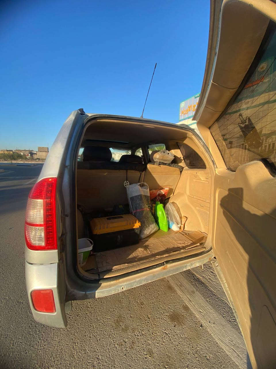 اسلام عليكم سياره تيكو مديل 12 شكل 13 فول موصفات سياره مال جناي تبريد شغال شاشاه  جبيره كراسي جلد كراسي امامي تدفه بيه فتحت سقف بيه هواي موصفات سياره بيه ضربها بل صندوك ضربه خفيفه وجاملك بي شخوط نفس ما بين بل بقطع سياره حلوه البطانه مال باب موجوده عندي عوزه شويه ترتيبات.سعر 52 وبيه مجال سياره رقم بصره ومكاني بصره سياره بسمي تحول مباشر. هاذ رقمي للتواصل وياي ***********
